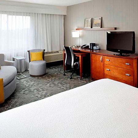 Courtyard By Marriott Akron Stow Bagian luar foto