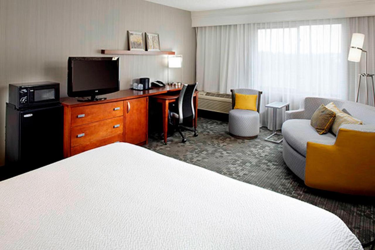 Courtyard By Marriott Akron Stow Bagian luar foto