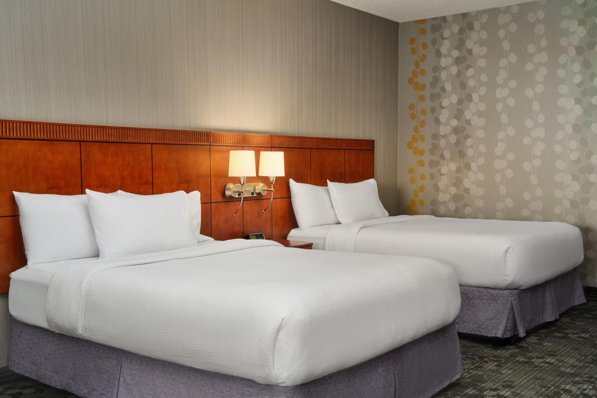 Courtyard By Marriott Akron Stow Bagian luar foto