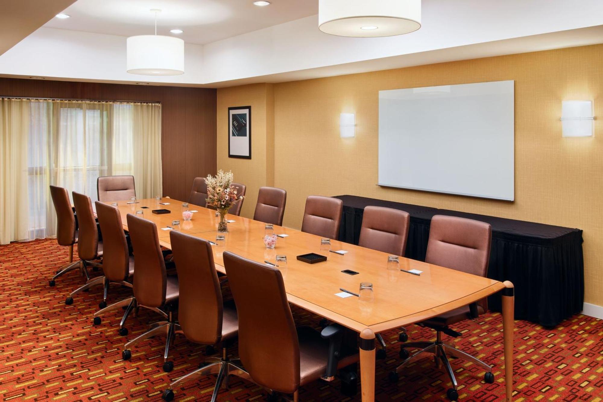 Courtyard By Marriott Akron Stow Bagian luar foto