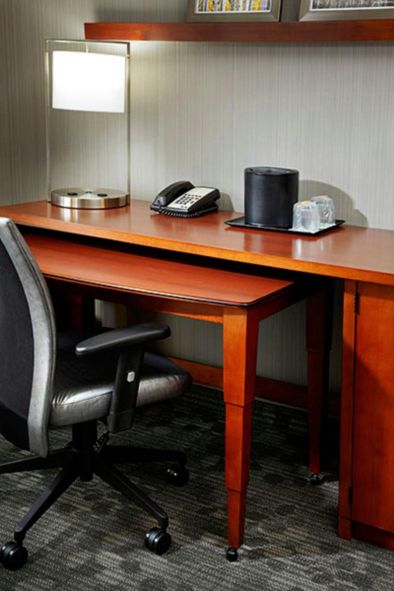 Courtyard By Marriott Akron Stow Bagian luar foto