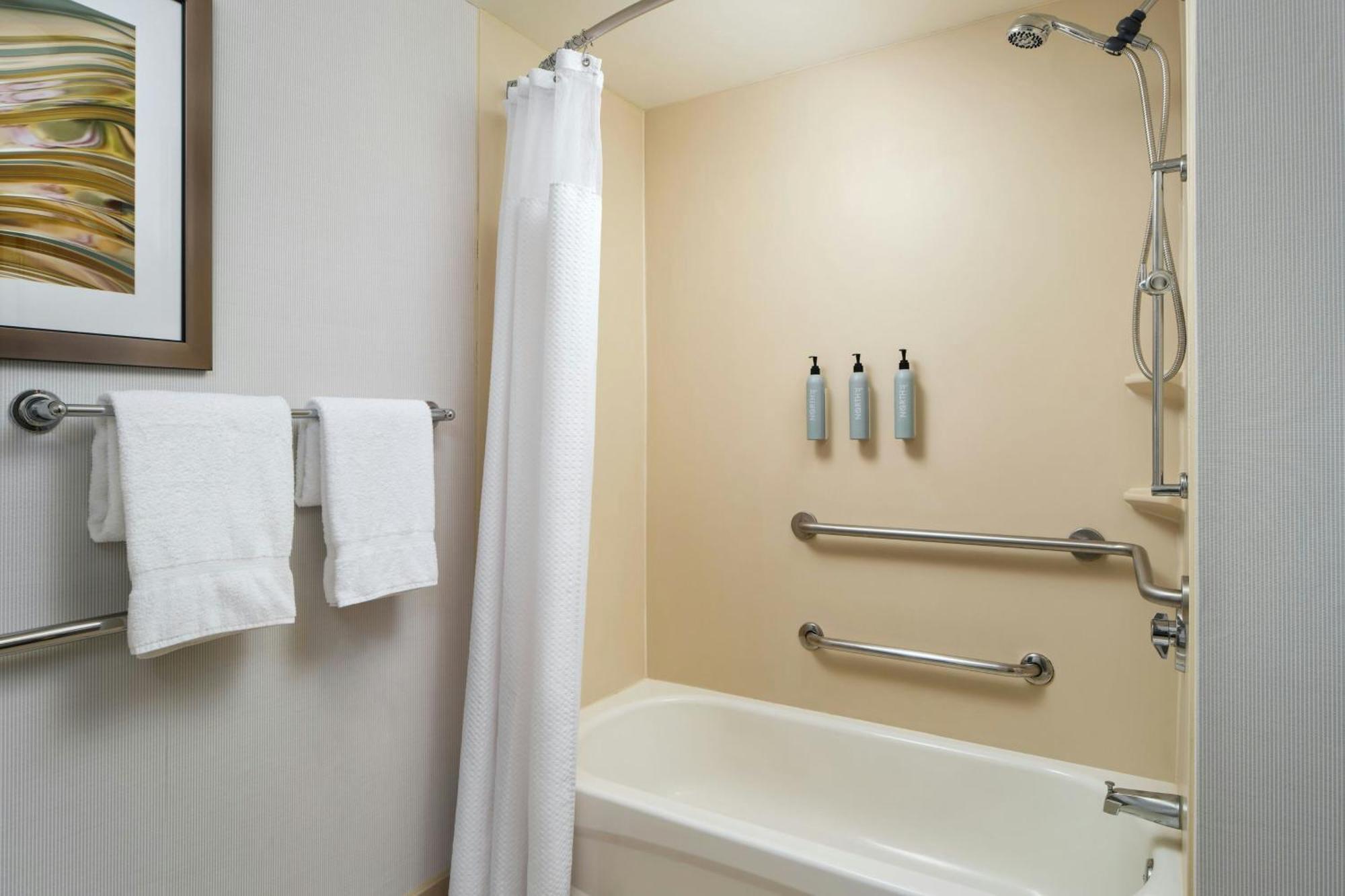 Courtyard By Marriott Akron Stow Bagian luar foto