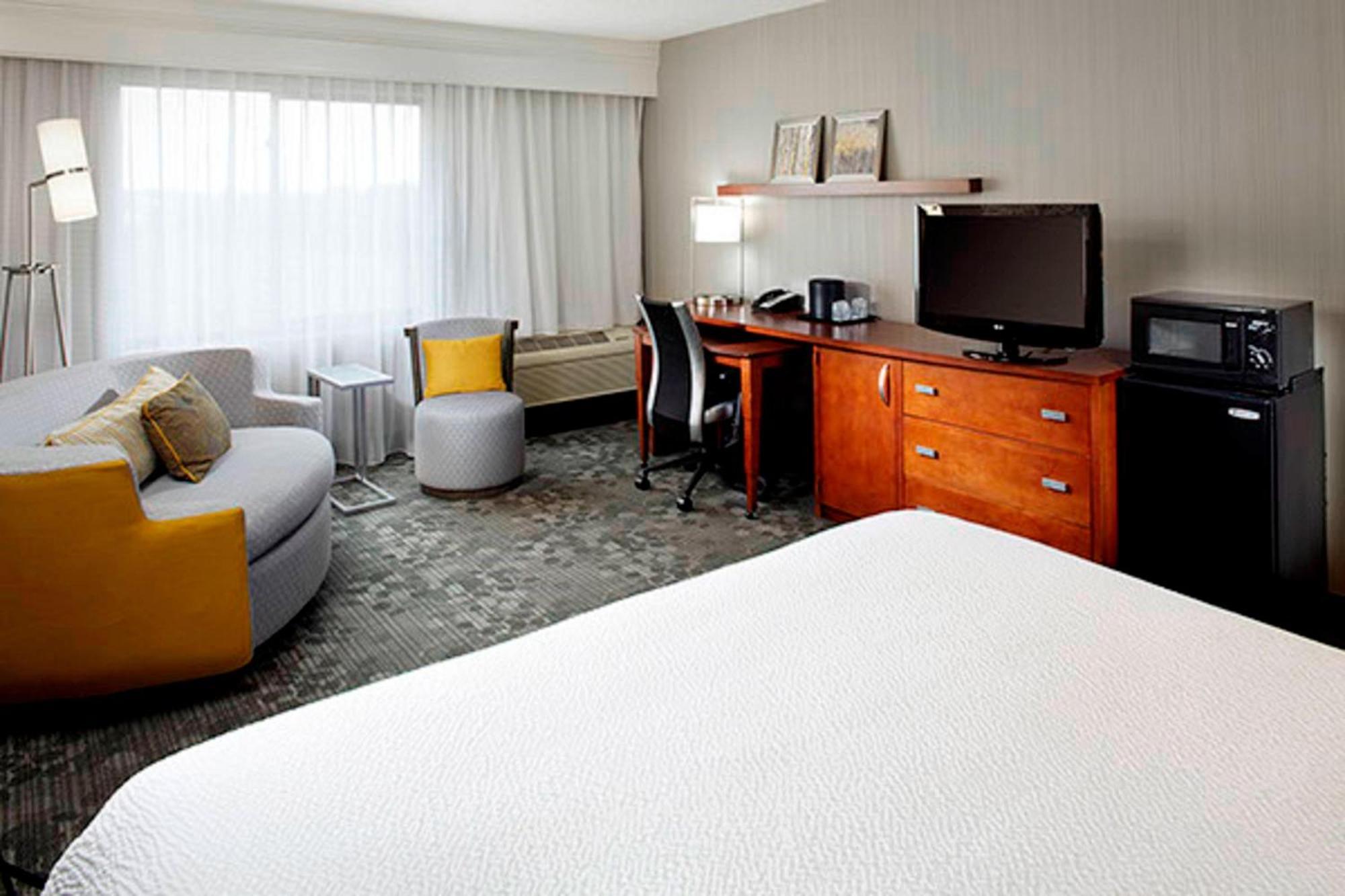 Courtyard By Marriott Akron Stow Bagian luar foto